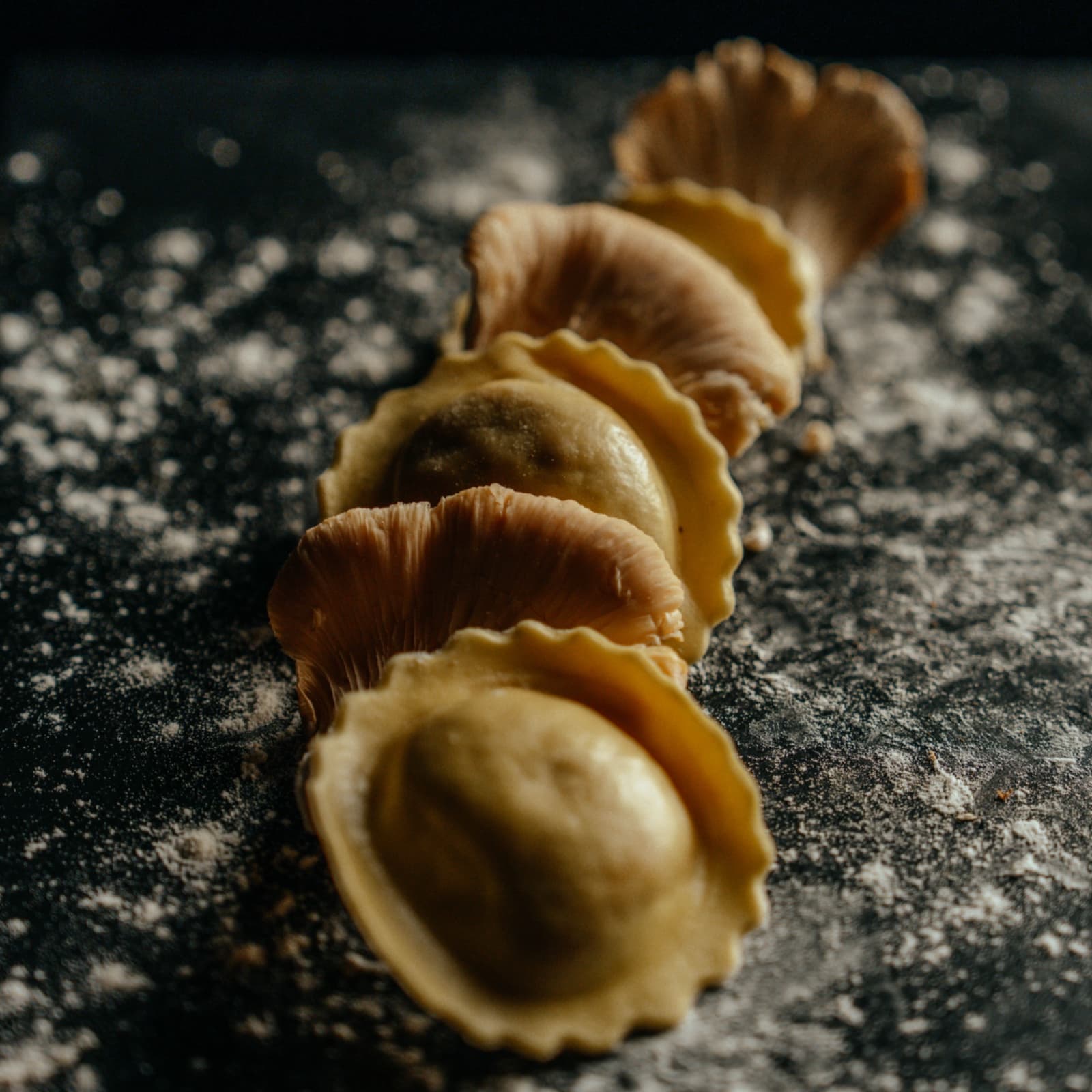 Ravioles aux Cèpes, sauce foie gras, Le 27 Gourmand, Paris